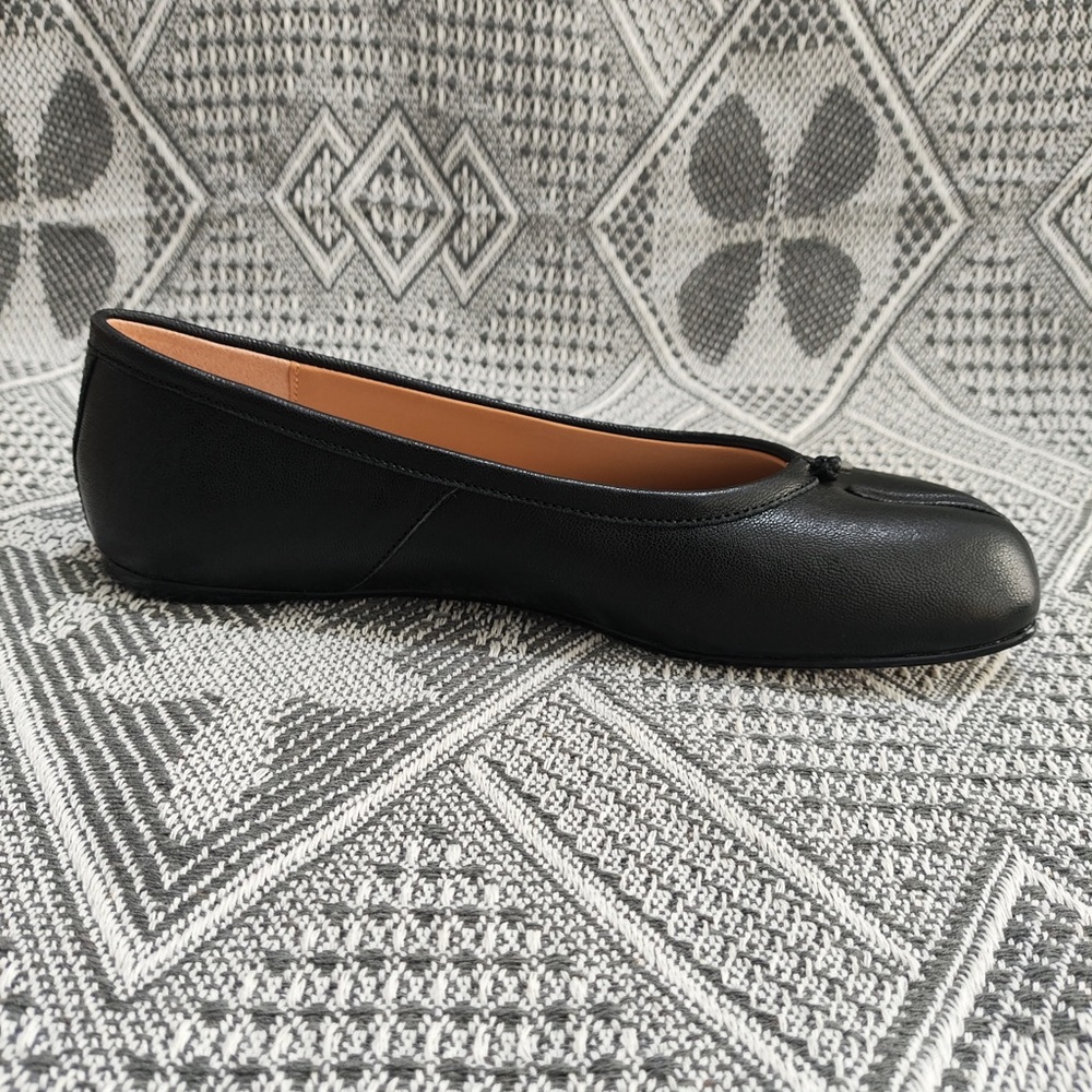 Black Split-Toe Ballet Flats - Picture 4 of 12